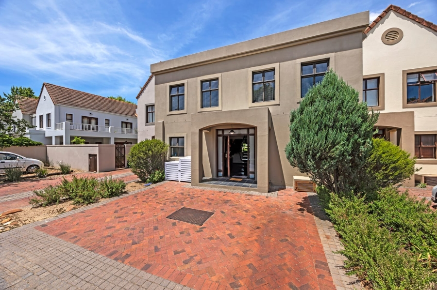 To Let 4 Bedroom Property for Rent in Boschenmeer Golf Country Estate Western Cape